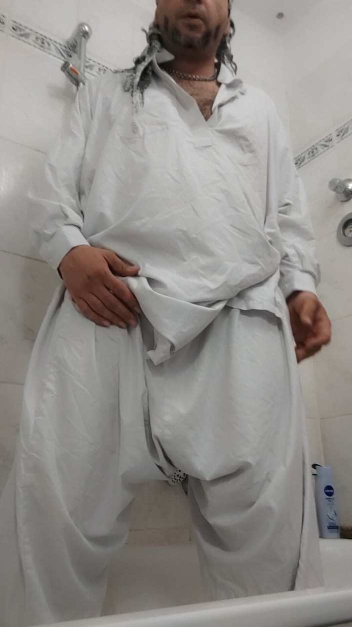 SmokedAlloy2: Dj Bro et les vêtements afghans blancs éjaculés