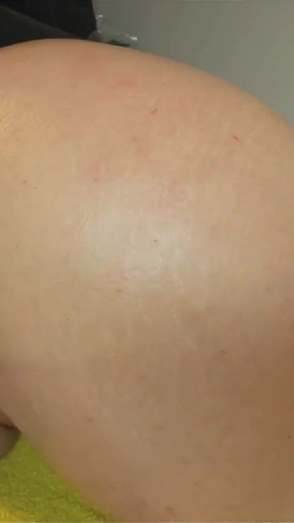 Poppygiirl: Curvilínea menina faz uma bagunça esguichando muito depois de foder...