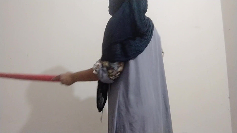Evasexy02: J’ai trouvé la femme de ménage seule à la maison et...