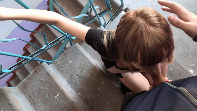 AnGelya G: Meine nachbarin will sex, fickt sie im doggystyle auf der...