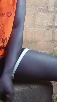 Biarin aku ngentot ibu tirimu dong, kontol hitam 12 inci