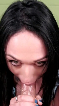 丰满的美女不感兴趣，但很饥渴