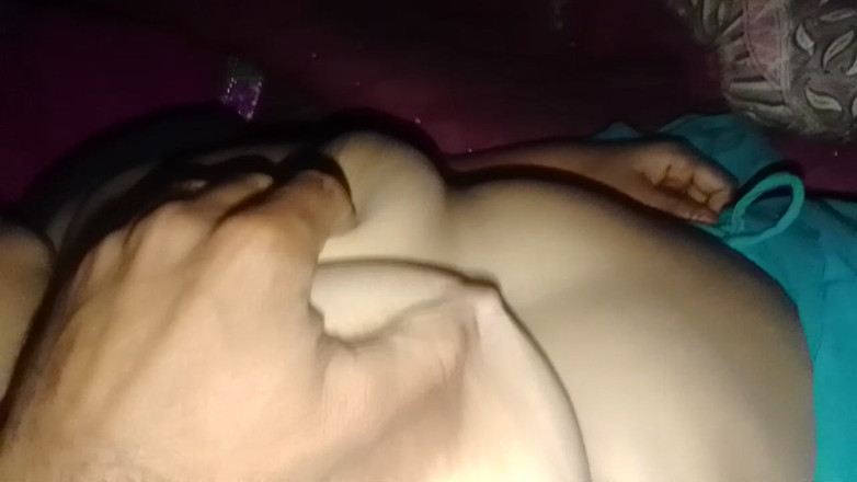 Soni sk: Deshi hot sexi 继妹在卧室的夜晚与继兄弟做爱欢呼