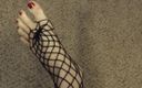 Shiny cock films: Masturbazione di calze a rete, piedi e mutandine