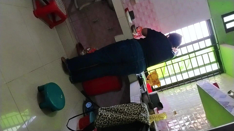 Your Boy's Cum: La femme d’un beau ami égyptien se fait baiser par l’ami...