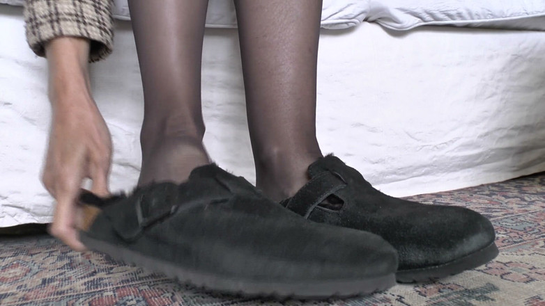 Lady Victoria Valente: Sniff My Cheesy Nylon-slippered Feet
