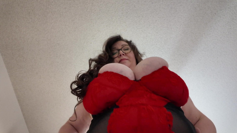 cutejayne: BBW Giantess vás najde ve svém zásuvce spodního prádla a...