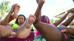 Good Girls Mansion: Venezuelská dívka barvy je masturbována s dildo ggmansion