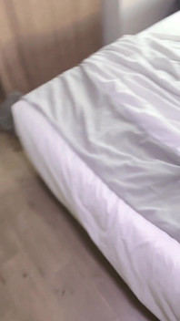 Stepbro budzi mnie na seks, ale pozostawia mnie w potrzebie, więc kończę z Beyourlover Adult Clock Alarm