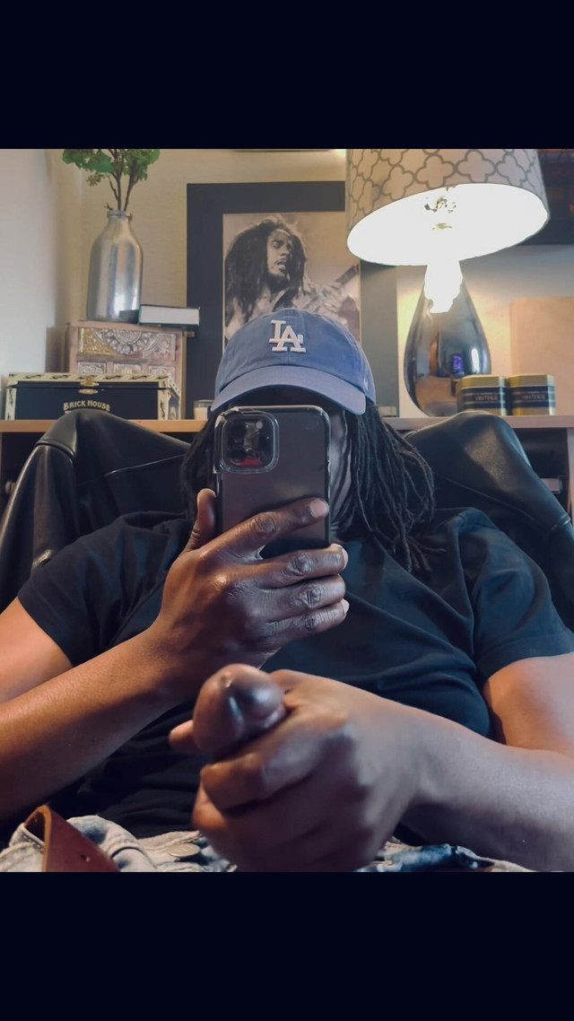 BBC Cums Hard Watching Coworker’s Vid (Mr Kushman)