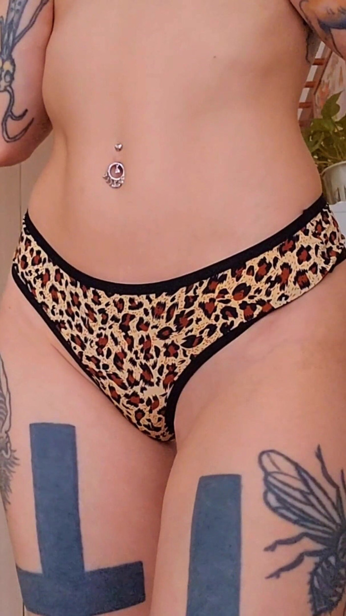 TattoedGirl666: rasdaar gand par alag-alag tenduaa painti