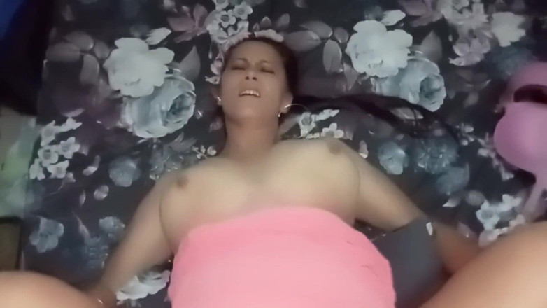 Creampie Shane: Ibu tiri terdesak tunggal mengongkek tuan rumah untuk membayar sewa