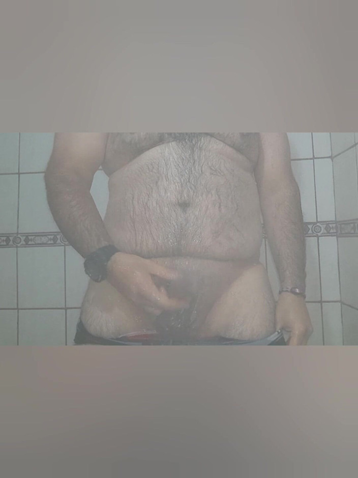 Davidandrexxx: Masturbarba usando o Red Jock no banho