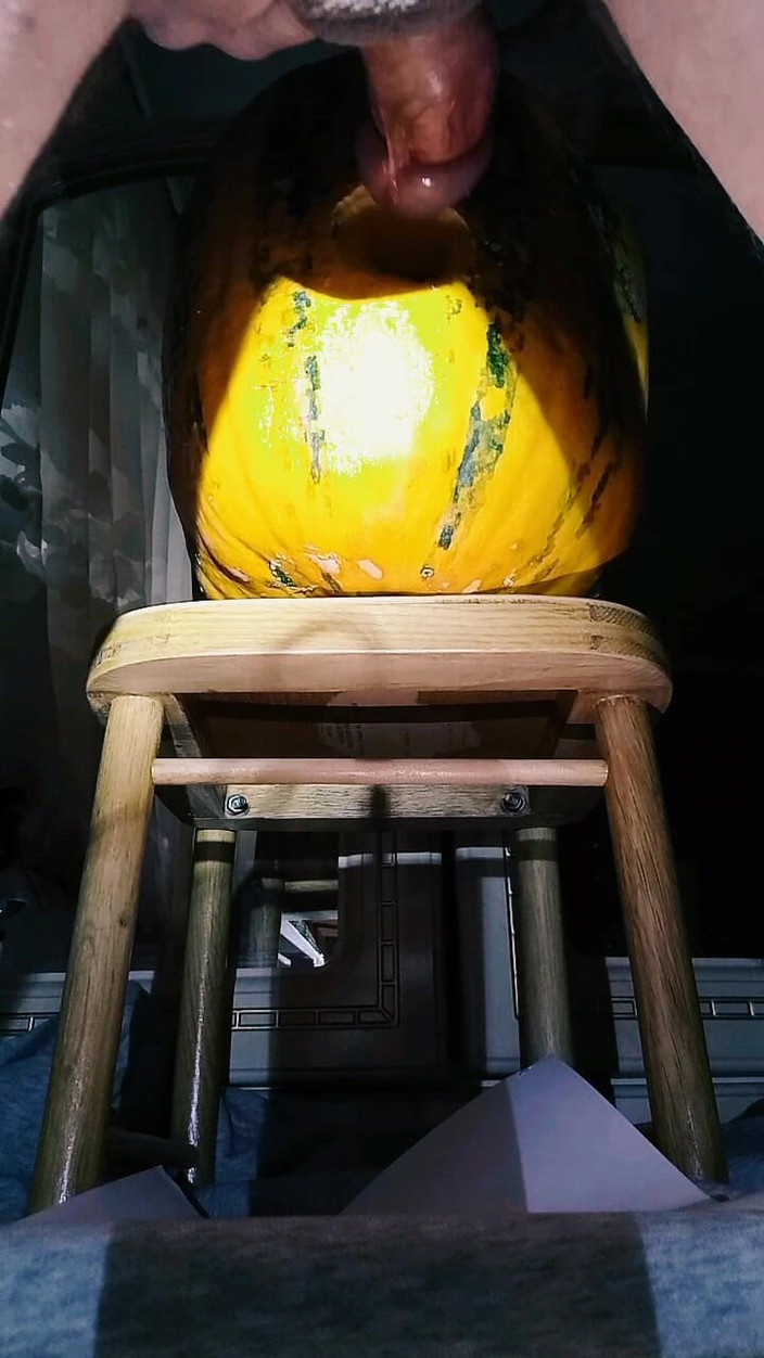 White Ukrainian Dick: Adoro le zucche del cazzo!