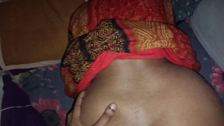 Roshalo Boudi: 벵골 부디와 그녀의 남편 도기 스타일