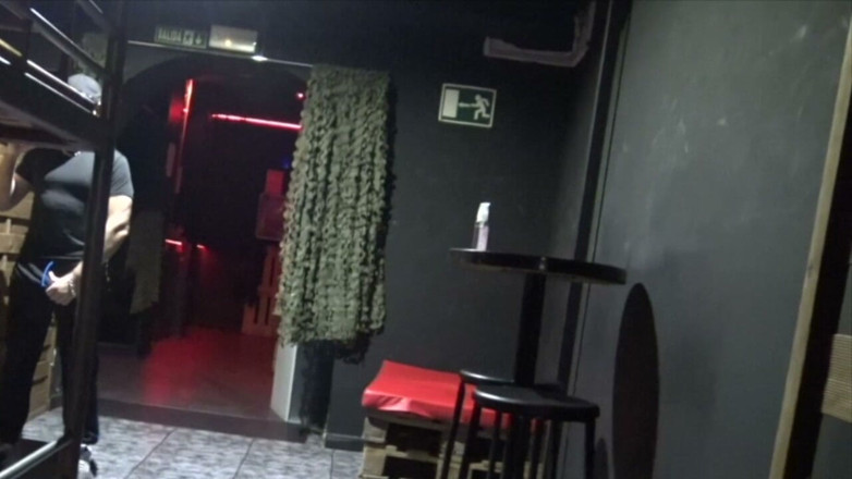 Fucked bareback for the first time: Duex grote lullen neuk hem