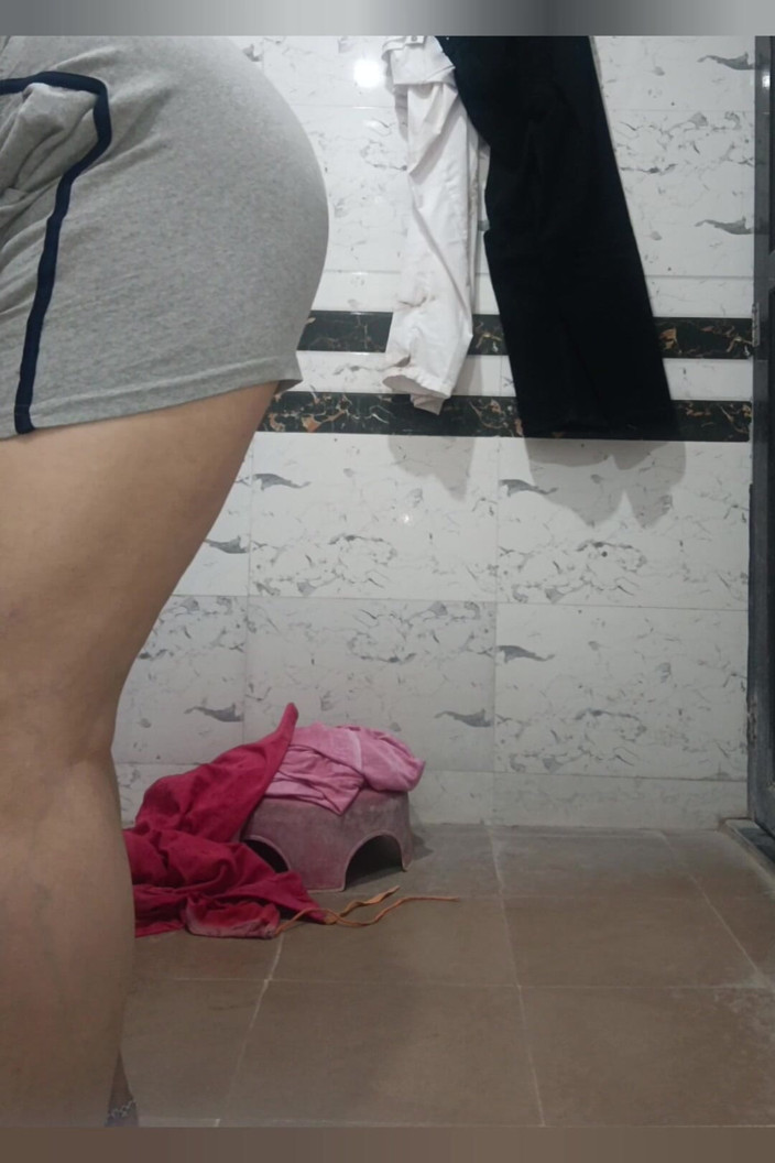 Priyahot77: Priya สาวอินเดียออกกําลังกายสุดฮอตเต็มตัวในห้องน้ํา