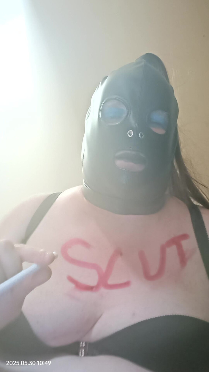 Stephanie-Nicole-TV: विशालकाय सुन्दर औरत टीवी धूम्रपान कर रही है और डिल्डो के साथ खेल रही है