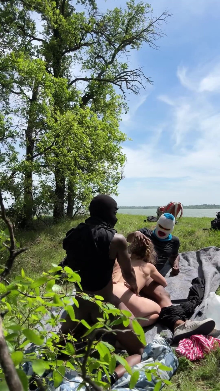 Jackrackemxxx: За лаштунками - мамка &amp; 2 великих чорних члена, подвійний анальний пікнік