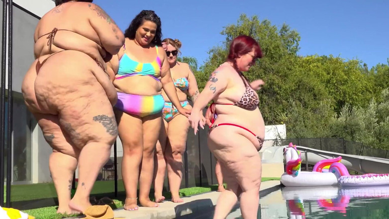 Busty Bexx: Jeff's modellen zwembadfeestorgie