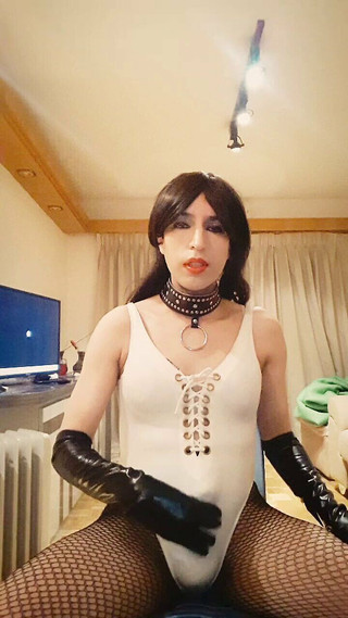 Tammy sissy slave: Sissy crossdresser nadšený v bílých plavkách
