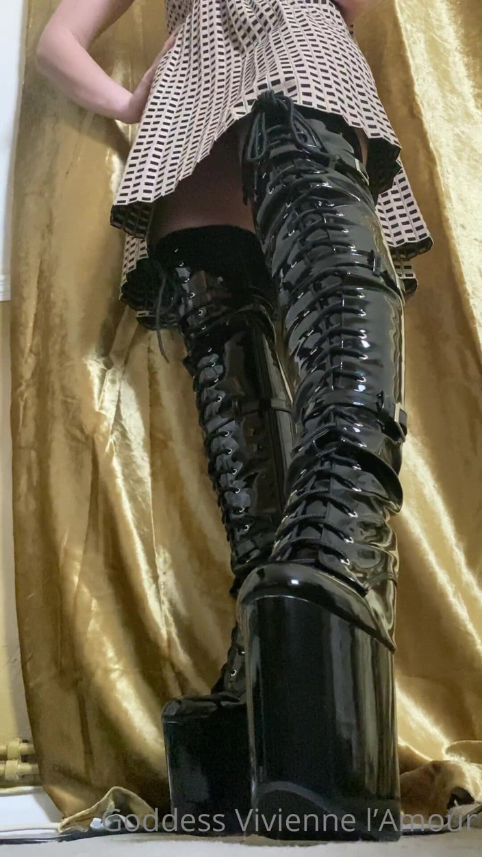 Vivienne l'Amour: Vivienne l'amour - la gigantessa ti ingoia tutto