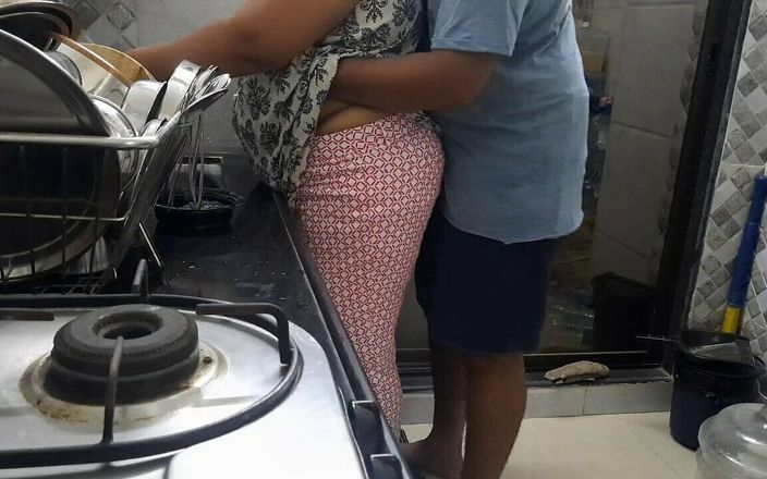 Karan Nitisha: 핫한 오디오 작업 중 따먹히는 하녀