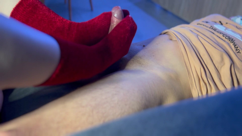 Frenchsockjob: 我最喜欢的红色毛茸茸袜子体验