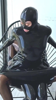 Hot Session on the String Chair, Full - Alex Latex