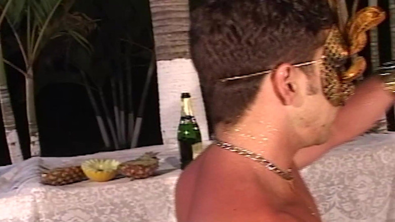 SEXUAL SIN GAY: Pasangan Latinos Scene-4_latino berkongkek di parti kostum