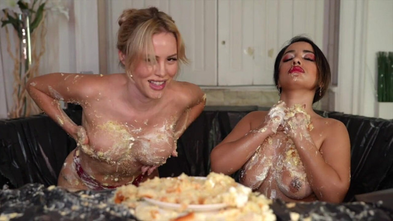 Maya Rose: Main porno makanan sama temanku munequita