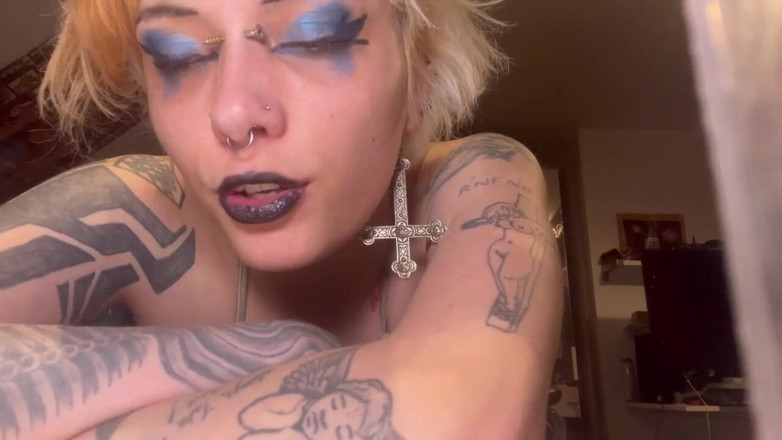 Glitterqueen1999: You Lied About Your Cock! Goth Tinder Date Cuts Your...