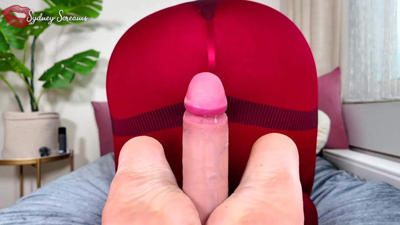 Sydney screams fetish: Pés suados masturbam seu pau - sem tênis, sem meias, apenas...