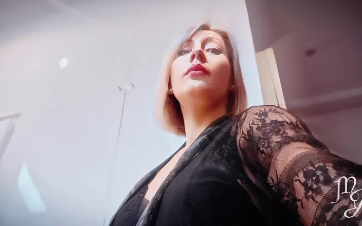 DeesseJulia: New Outfit - Maitresse Julia
