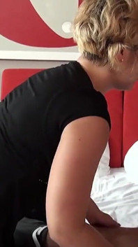 Sextape niewiernej pulchnej młodej macochy w potrzebie kutasa coraz wkręca się z dobrym wytryskiem w ustach