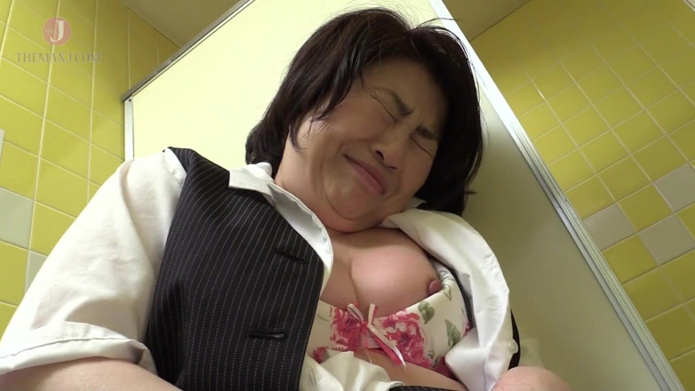 Celebrity Japan: Mature Asian Fucked in The Toilet