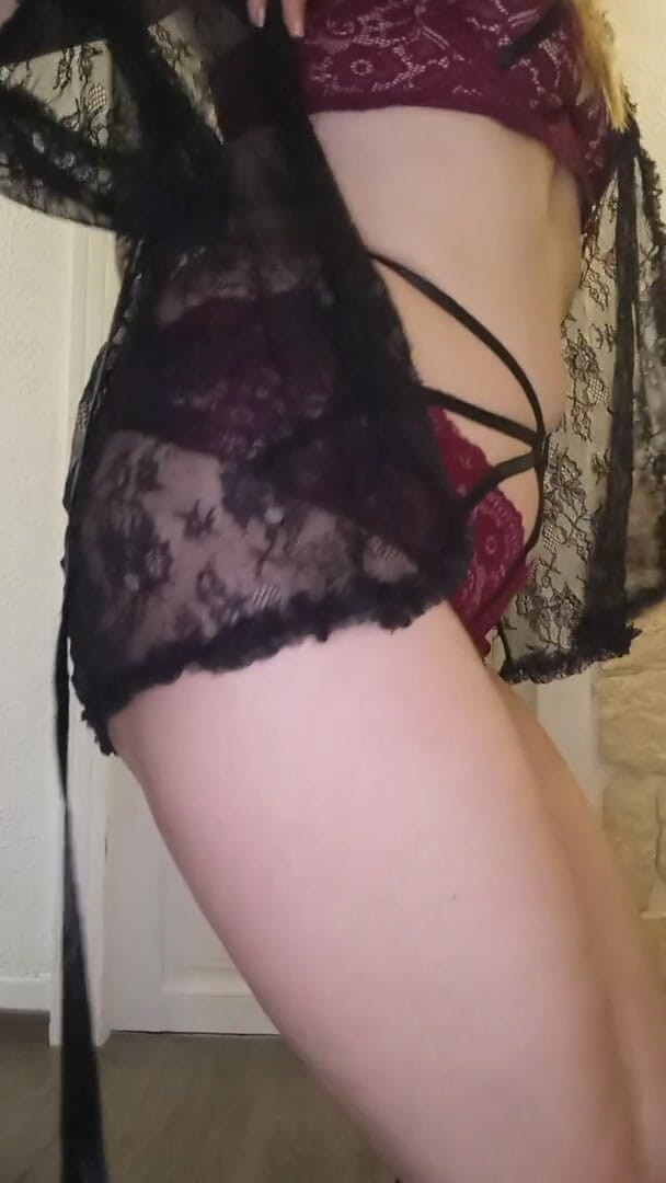 Aurore2121: Strip party 2