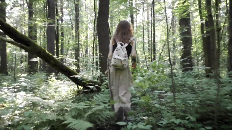 Elena Ginger: Petite Ginger Masturbates and Squirting in Public Park