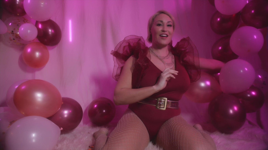 Balloon Fun with Thick MILF - Ryan Keely (RyanKeely)