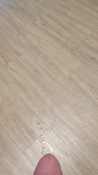 Ağır çekimde yere boşalıyor