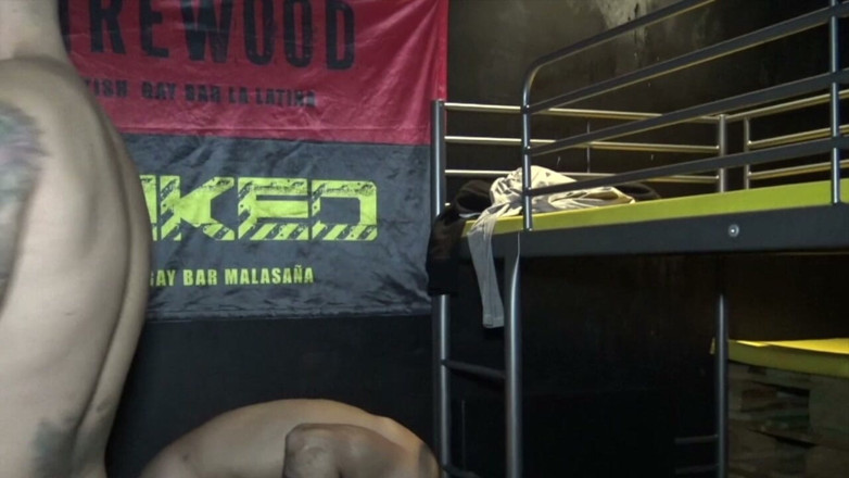 Best bareback porn from Madrid: Tânăr latino face sex cu un tip musculos