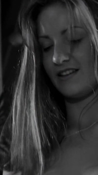 En sublim ung gudinna med fantastiska bröst knullad hårt av en stor hingst