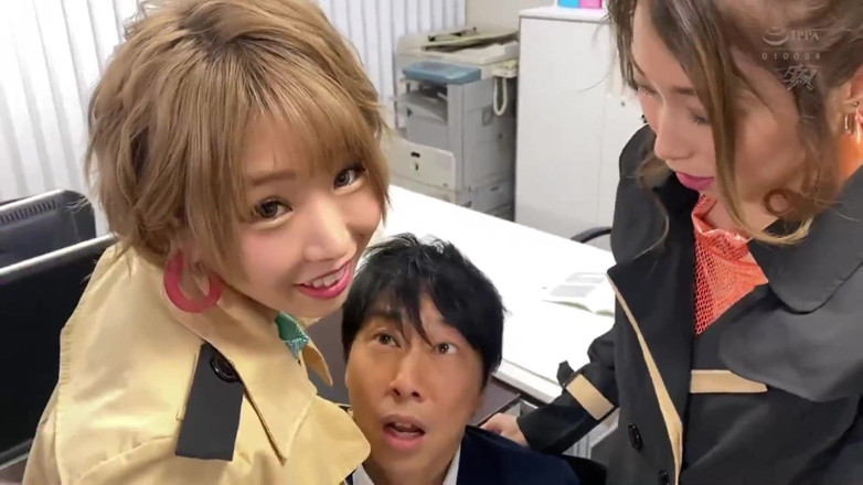 Smooth Time: 睾丸を舐めたりチンポをしゃぶったりするセクシーなハーレムのスラットたち。パート2