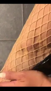 Louboutin鞋悬垂。经典黑色。经典的毫不费力的风格。