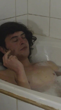 Non binario fare un bagno, fumare e masturbarsi