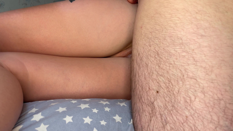 Cute Kissy: Pepek sedapnya menerima creampie meleleh yang besar