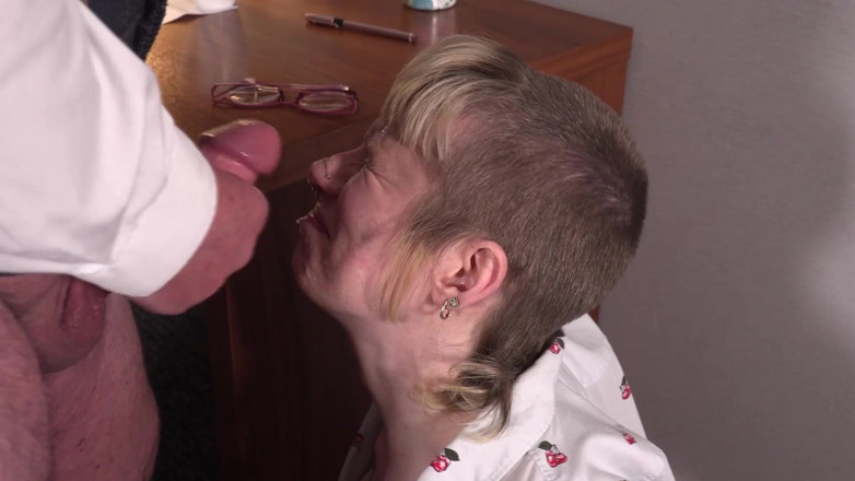 MattyFacial: Slechte huisbaas laat TenNant zijn pik zuigen als de huur...