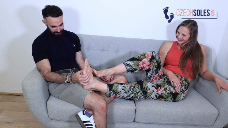 Czech Soles - foot fetish content: Sousedovo sexy páchnoucí nohy uctívání nohou