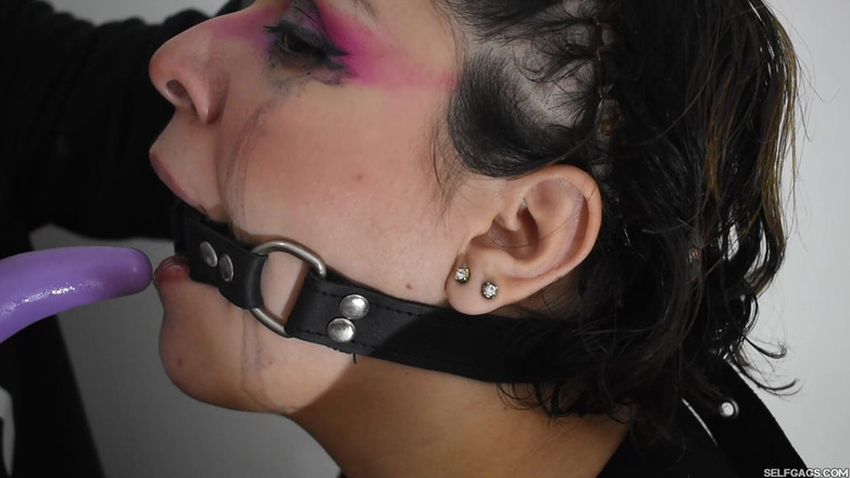 Selfgags Latina Bondage: Навчання шлюхи