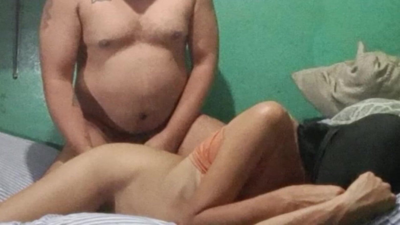 Skinnydanie21: A magrinha da minha meia-irmã não queria chupar pau no...